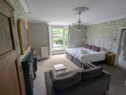 Four Seasons Guesthouse