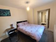 En-Suite Double-Bedroom in the Heart of Salford Manchester CR2 Perfect for Short Stays