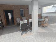 Casa unifamiliar a 10 pasos de la arena con parking