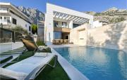 Nice Home In Makarska With Jacuzzi