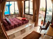 SKY 14 Vibrant street Cozy n Cool near center