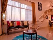 Crane nest 14 loft with views over Sathorn