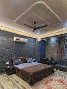 OSHO Villa Homestay Near Airport