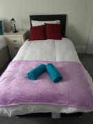 Family Contractor Modern Home Sleeps 7 Free parking