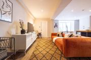 The Paddington Flat - Modern 2BDR with Patio