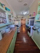 Albert Road Cottage - late art deco 3 bedroom house and caravan