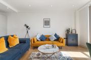 New Stunning Flat, Edgware High St!