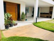 Linda casa - 03 quartos - perto do centro