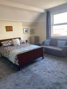 Superior, spacious apartment in New Brighton, near Liverpool