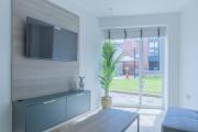 Unit 4 Elegant 1-BR Flat, Near bramall Lane,Unlimited High Speed Free WIFI, Ample Parking