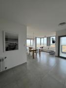 Departamento de lujo frente al mar con vista panorámica, pileta y cochera privada