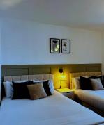 Free Parking Spacious 2 Bedroom Apartment MCR