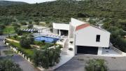 Luxury Villa Dolac near Split, airport, complete privacy, infinity heated pool