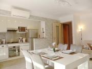 Apt3BR,AC,WiFi, sea view, parking, 3min to beach