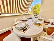 Trilocale Roberto con terrazzo e posto auto a due passi dal mare