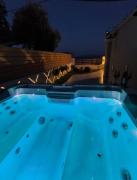 Malakion Lux Seaside Jacuzzi