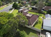 Queen Bed Shared Bath, 5BR Home In Beenleigh For 2 Bedroom1