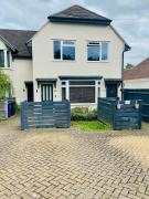 Stylish 2 Bed Apartment sleeps 4