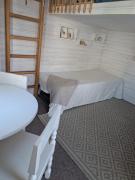 Cozy Cottage - Free WIFI and Parking