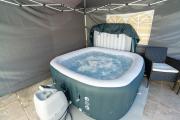 Open Mind Property - Hot Tub, 7 Beds & Free Parking