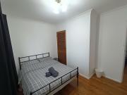Queen Room in Carlingford near Shops and Station - NC4