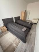 Újszerű, jól felszerelt lakás a város szîvében, ingyenes parkolással!