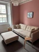 Modern One Bed Flat, Historic Old Town Edinburgh