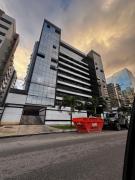 Espaçoso Quarto e sala na ponta verde