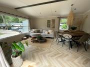 Wild Flower Wellness met privé Sauna en Hottub in prachtige tuin met overkapping