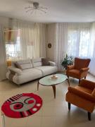 Apartment by the sea Golem Beach