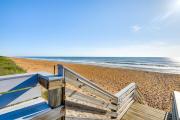 Walk to Shore and Pier Family Home in Ormond Beach