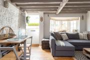 Cosy Character Cottage by the Sea