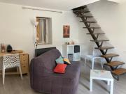 Maison Kyprea: charmant appartement duplex , spacieux, tout confort avec terrasse extérieure privée, parking privatif , vue pittoresque sur la citadelle de Corté et les montagnes.