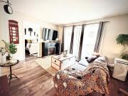 Stylish Downtown Condo near Rogers Place l Parking, Pool, Gym, Balcony & Kitchen