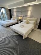 Luxury Hotel near City of Dreams, Solaire, NAIA, and MOA - City of Bridge