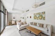 Elegant 3BR Villa with Access to Pool & Gym