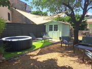 Maison sommet village avec jardin jacuzzi vue
