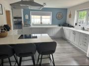 Riverside View - Large, modern 4 bedroom house with hot tub