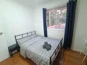 Queen Room in Spacious House - Close to Shops and Station - NC3