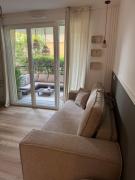 Antibes - studio terrasse et parking - piscine