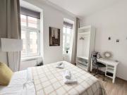 CITY&MORE-11! Schickes Apartment mit Altbauflair!