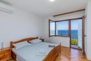 Apartments by the sea Bratus, Makarska - 22135