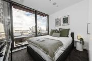 Lonsdale Luxury - Melbourne Views, Gym, Pool