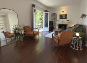 Le Peyrou - Elegant One-Bedroom Apartment for up to 4 Guests - Free Parking - Air Conditioning - Prime City Center Location