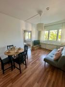 Stylish 2 Bed Central Apartment with Park View