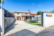 Casa Agnija - Authentic Istrian holiday home with terrace and garden near the Sea