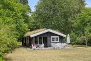Log House In Dronningmølle, 150 M To The Beach