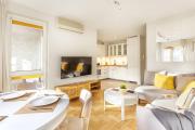 National Stadium Sunny Apartment by BookingHost