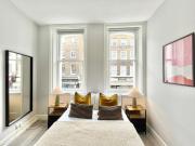 Vibrant room in Soho 3