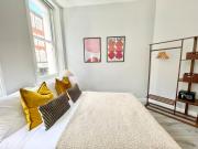 Vibrant room in Soho 3